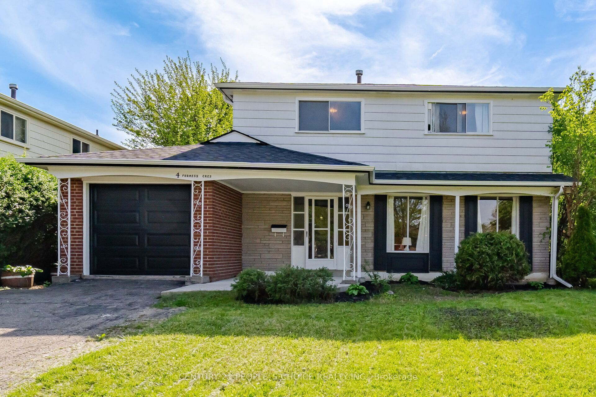 4 Furness Crescent, Toronto, ON, M9V 3V1