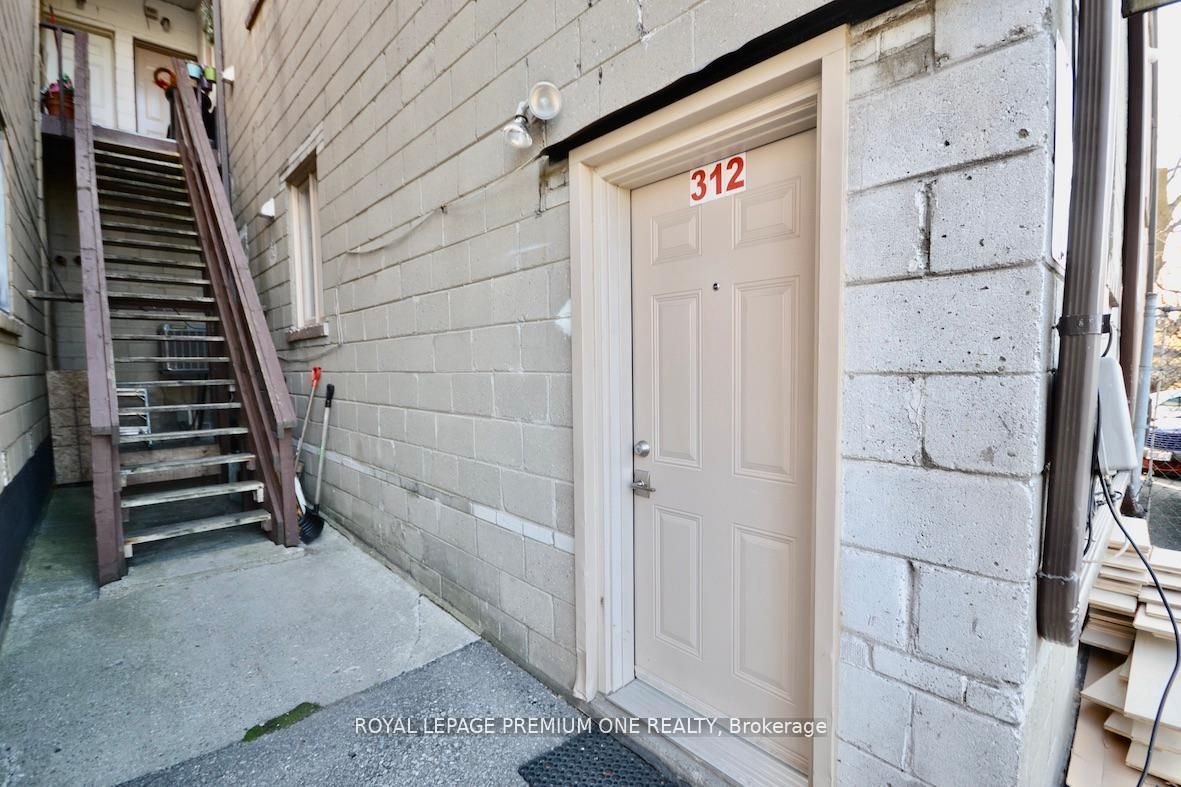 B-312 Rustic Road, Toronto, ON, M6L 1W5 photo 4