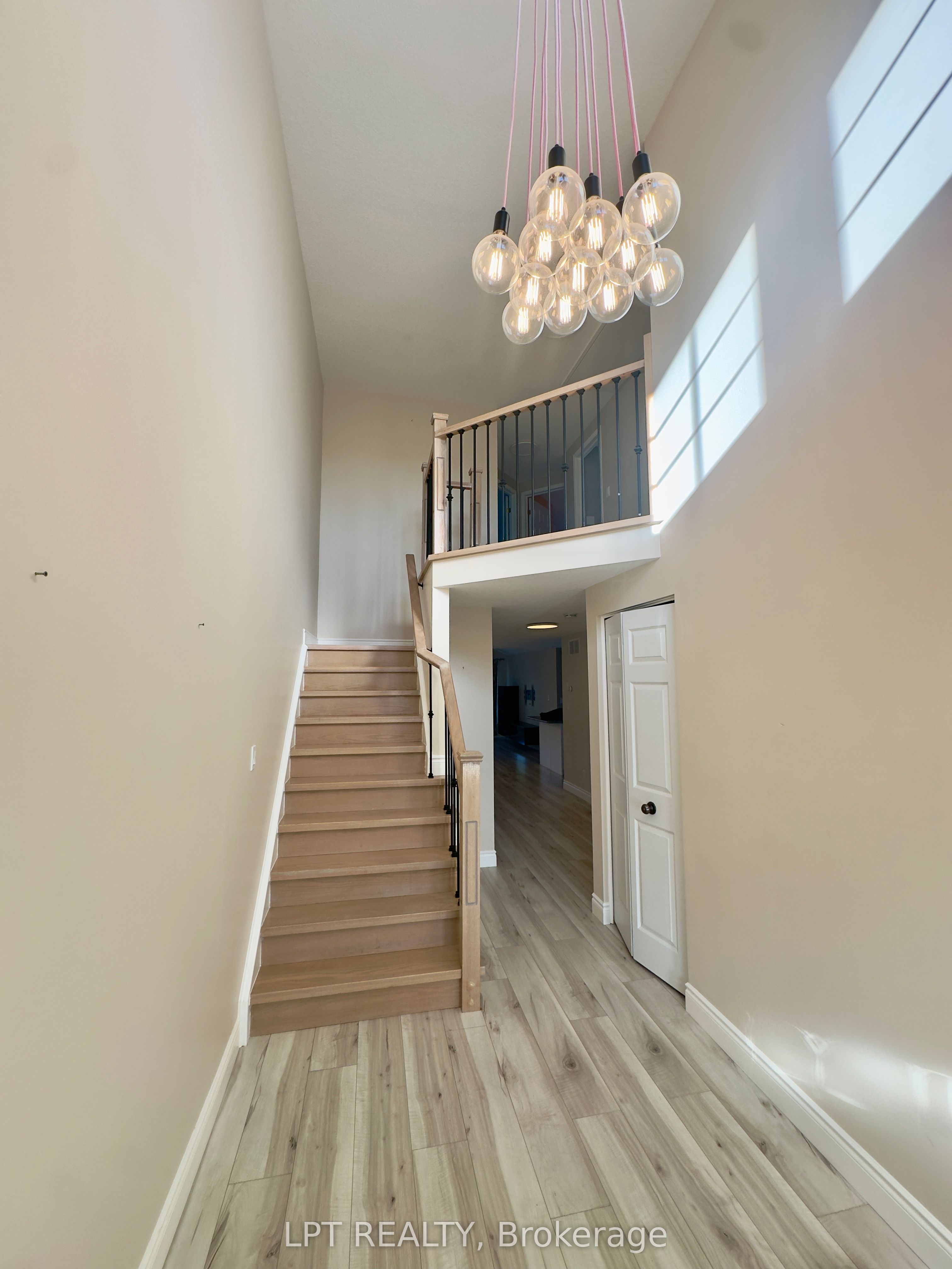 908 Copper Leaf Crescent, Kitchener, ON, N2E 3W1 photo 3
