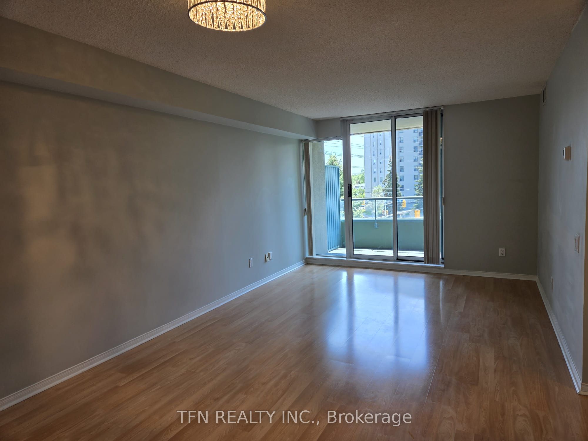 309-1 Emerald Lane, Vaughan, ON, L4J 8N2