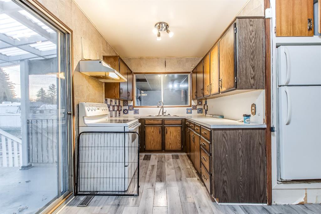 Additional image 6 of 219 4 Street SE, Redcliff, AB, T0J 2P0
