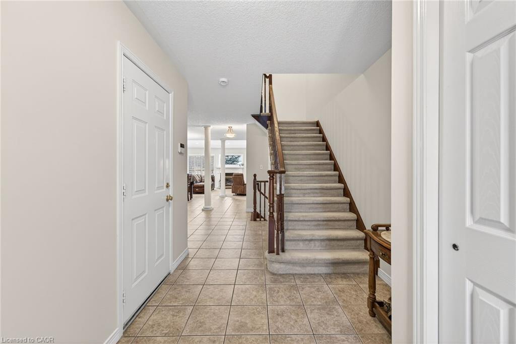 33 Willow Lane, Grimsby, ON, L3M 5P6 photo 4