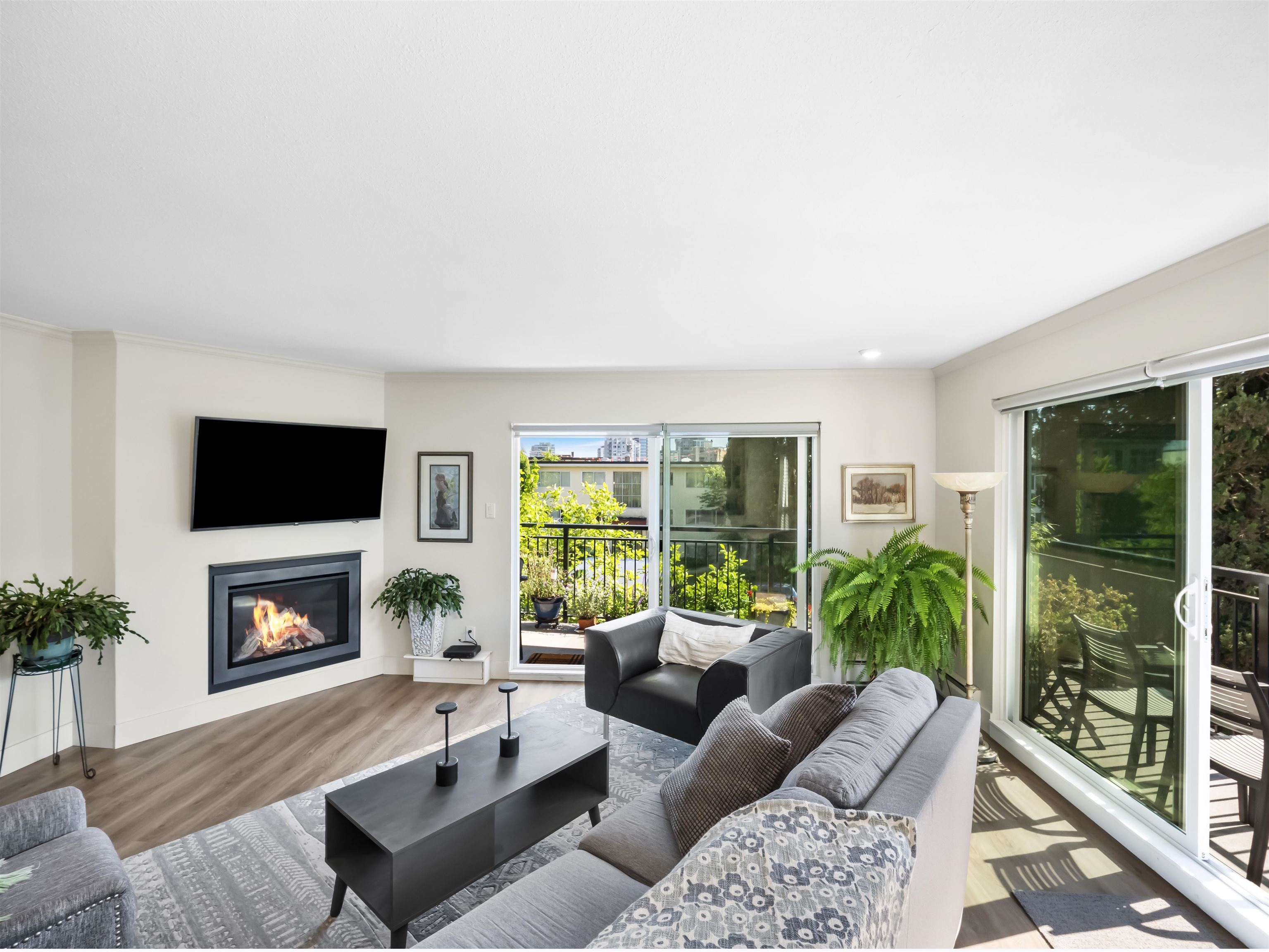 202-134 20th Street W, North Vancouver, BC, V7M 1Y4