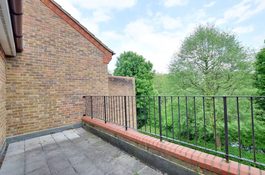 Additional image 8 of 2 bed flat for saleSalters Close, Rickmansworth, Hertfordshire WD3