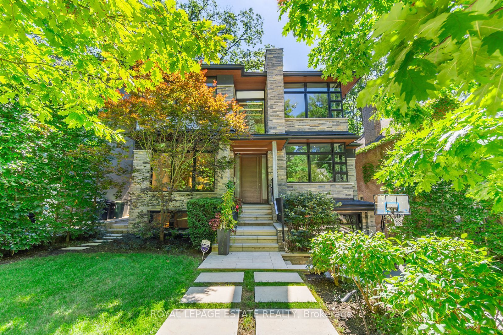 11 Pine Crescent, Toronto, ON, M4E 1L1 photo 2