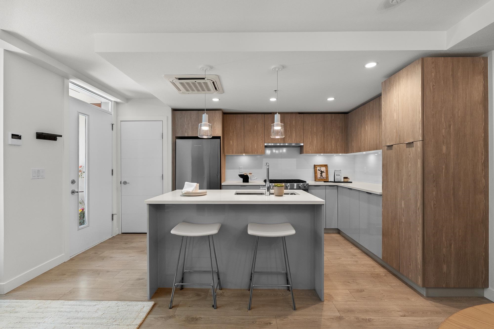 TH3-108 8th Street E, North Vancouver, BC, V7L 1Y9