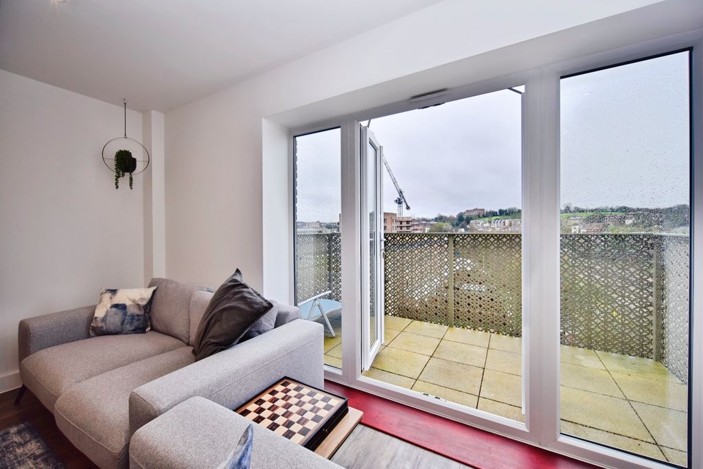 Additional image 4 of 2 bed flat for sale2 Glenway Road, Rochester ME1