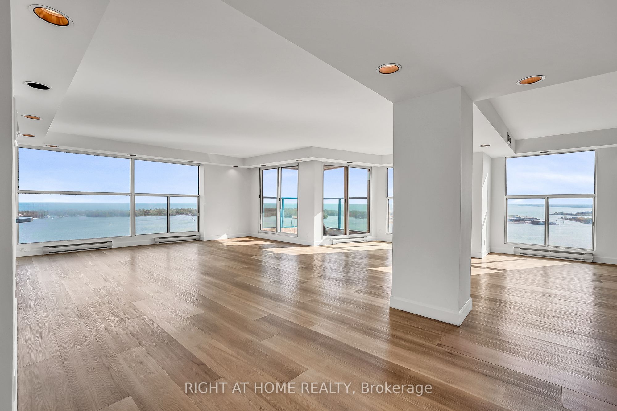3008-99 Harbour Square, Toronto, ON, M5J 2H2 photo 2