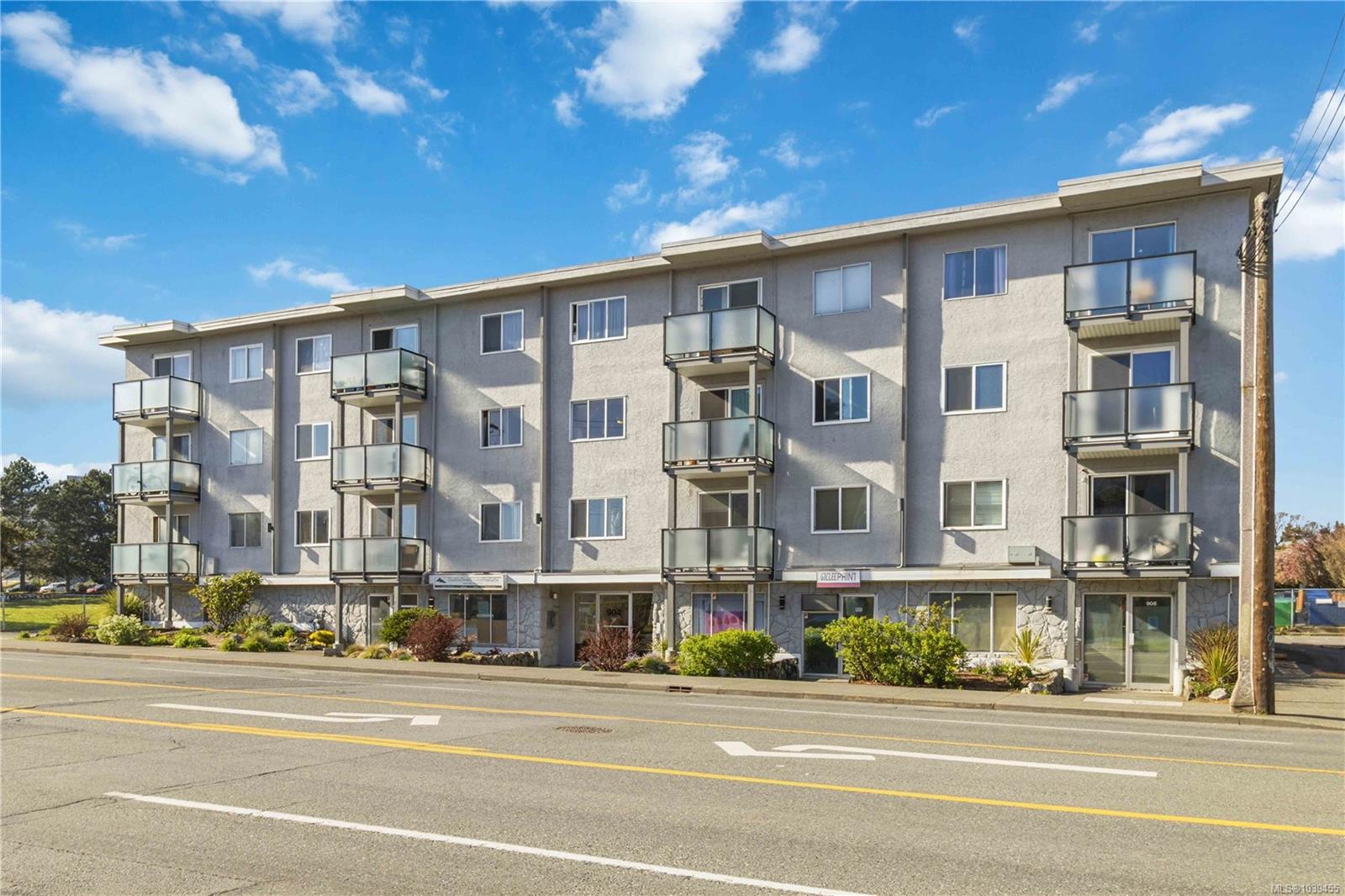 #302-904 Hillside Avenue, Victoria, BC, V8T 1Z8 photo 2