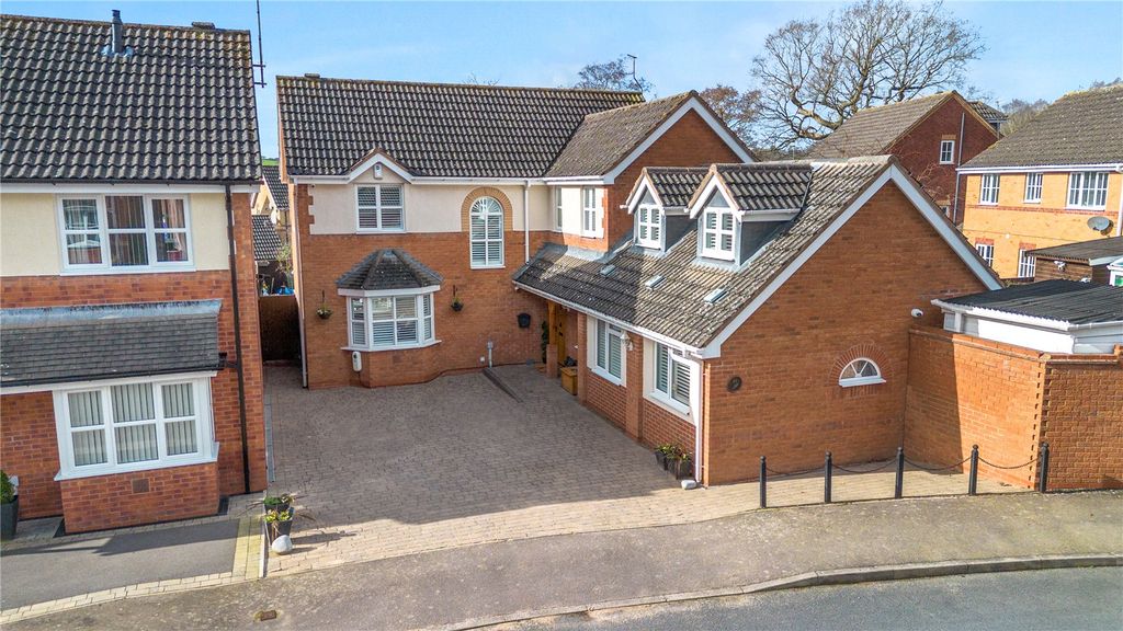 5 bed detached house for saleFindon Close, Redditch, Worcestershire B97