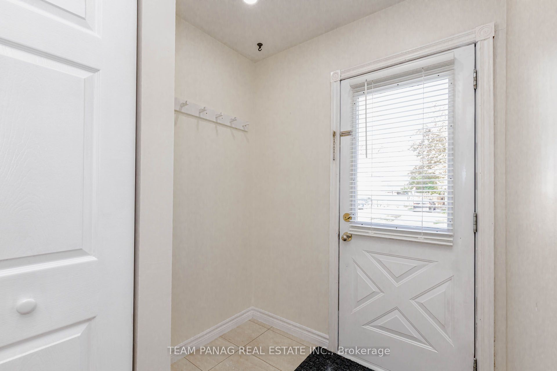 Additional image 5 of 141 Fallingdale Crescent, Brampton, ON, L6T 3J5