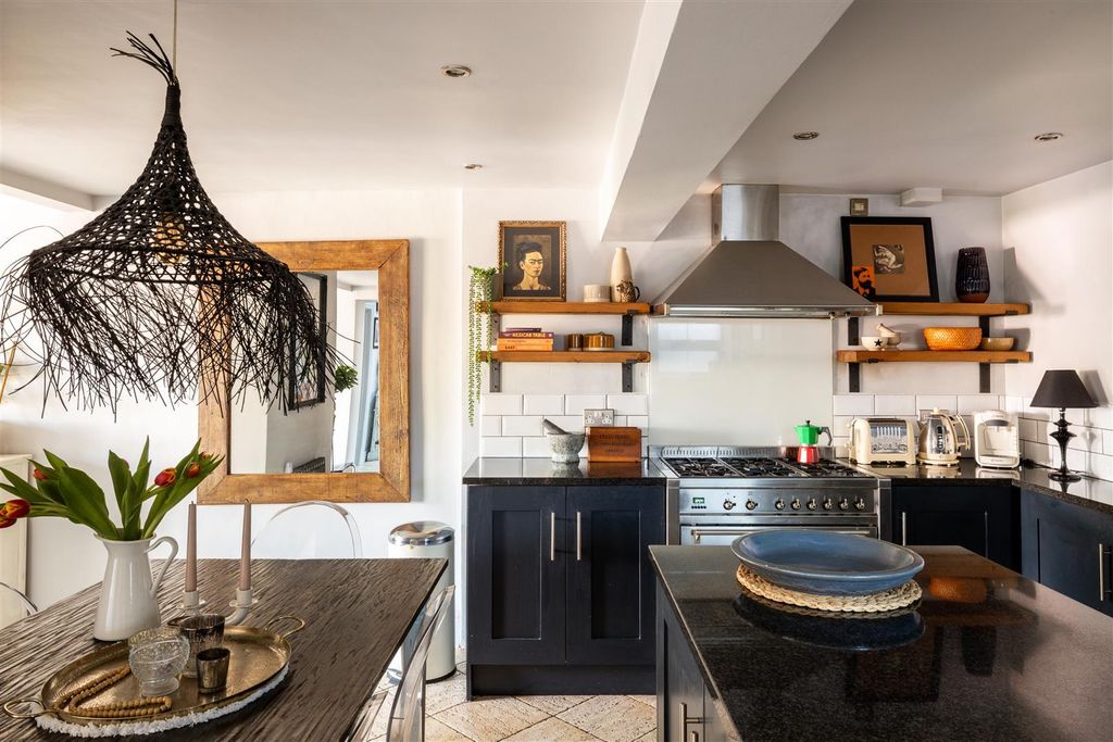 Additional image 5 of 4 bed semi-detached house for saleEarlswood Road, Redhill RH1