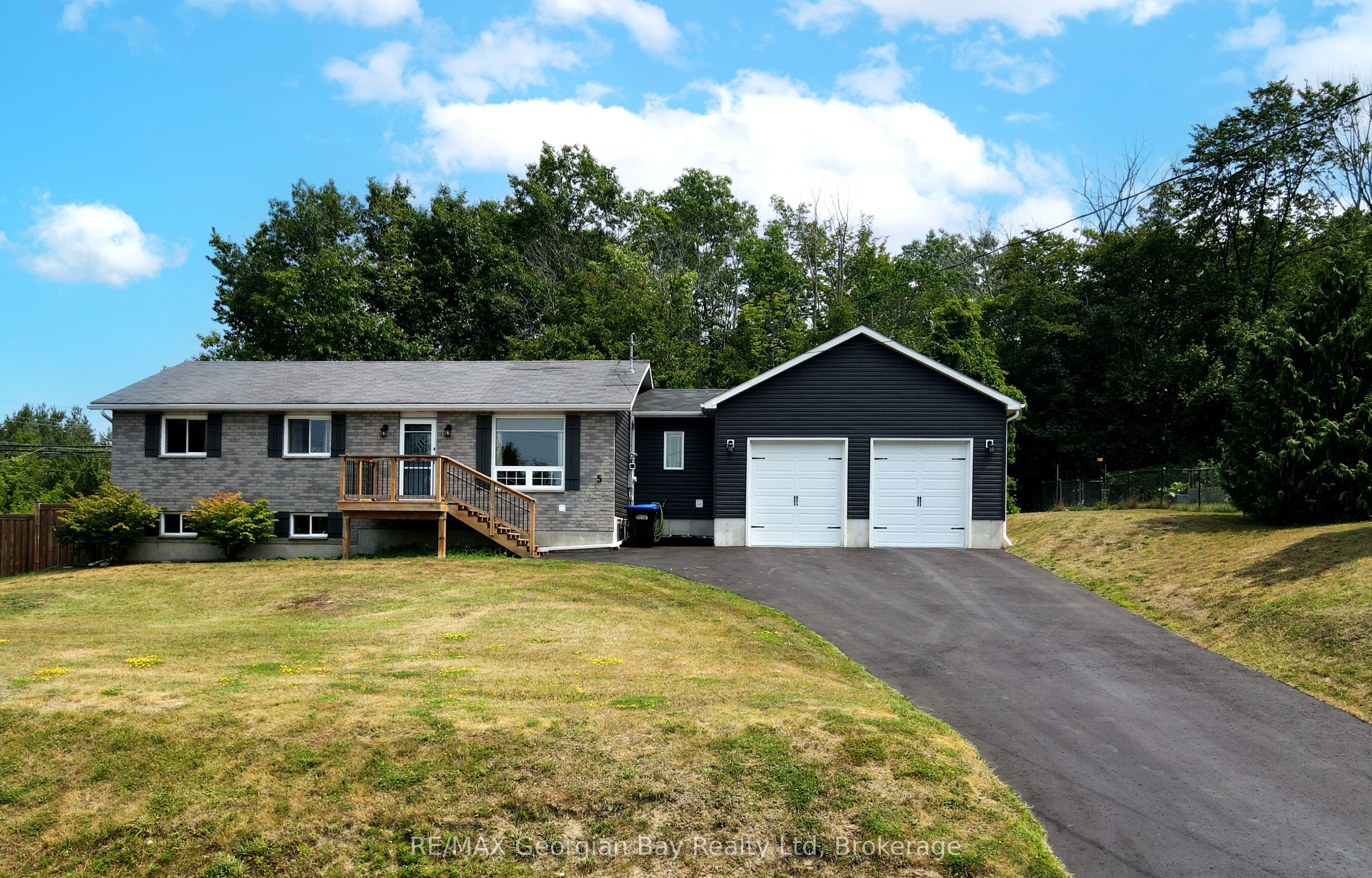 5 Easton Avenue, Tay, ON, L0K 1R0