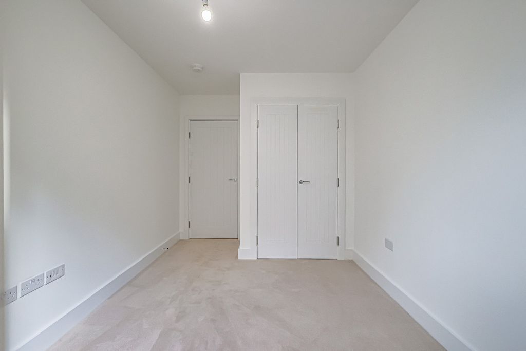 Additional image 12 of 1 bed flat for saleHigh Street, Rayleigh SS6