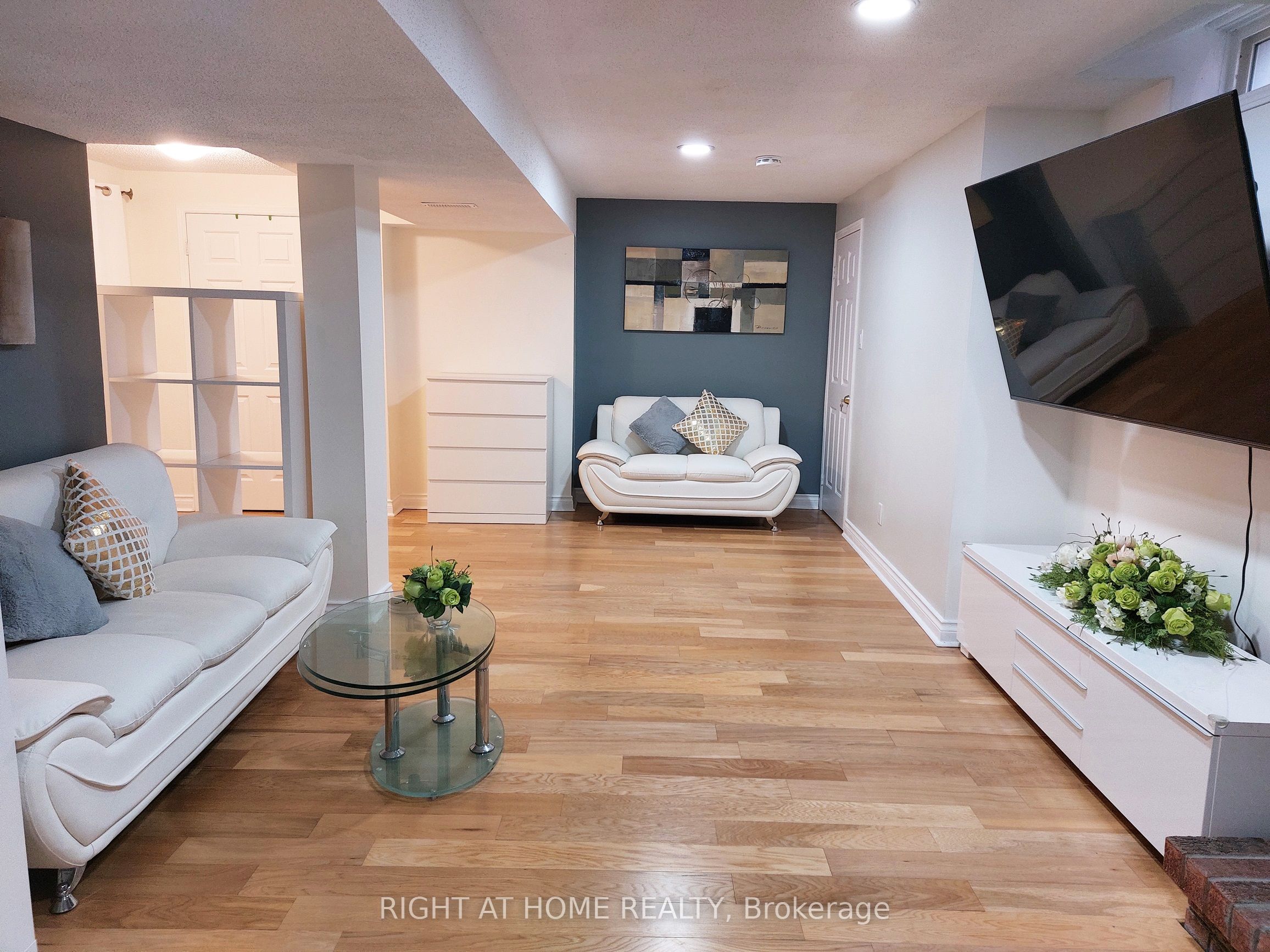 151 Keffer Circle, Newmarket, ON, L3X 1R9