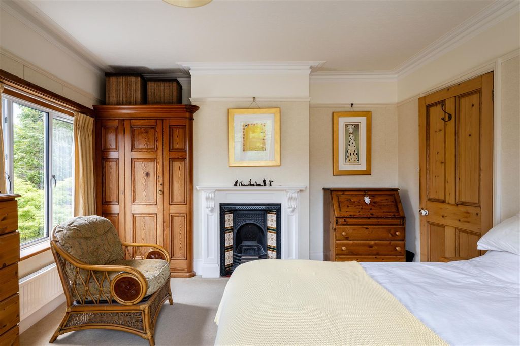 Additional image 25 of 4 bed detached house for saleDevon Crescent, Redhill RH1