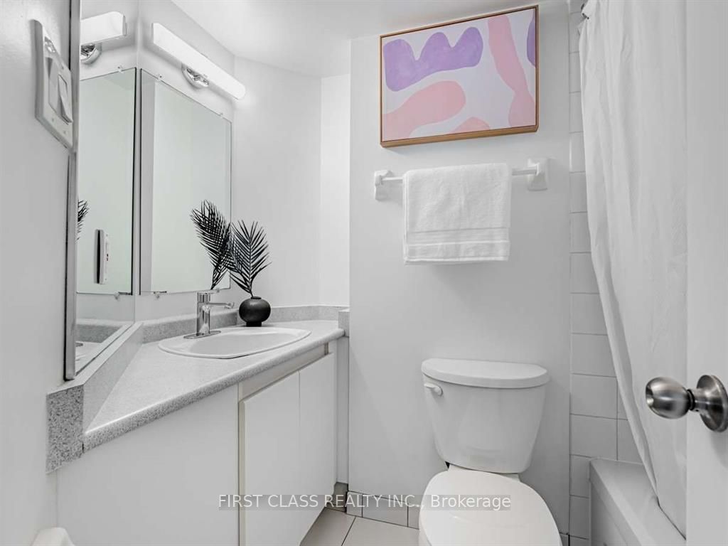 303 (Master -736 Bay Street, Toronto, ON, M5G 2M4 photo 4