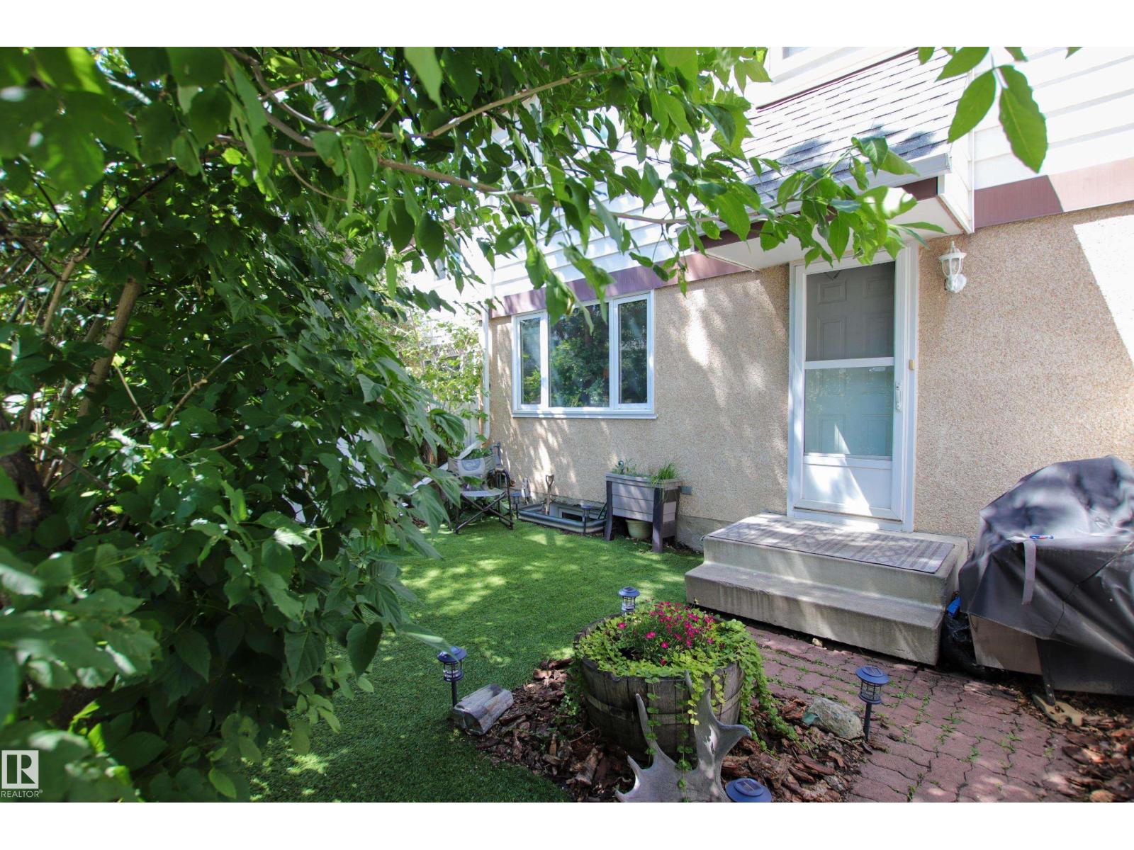 10D Twin Terrace NW, Edmonton, AB, T6K1V4
