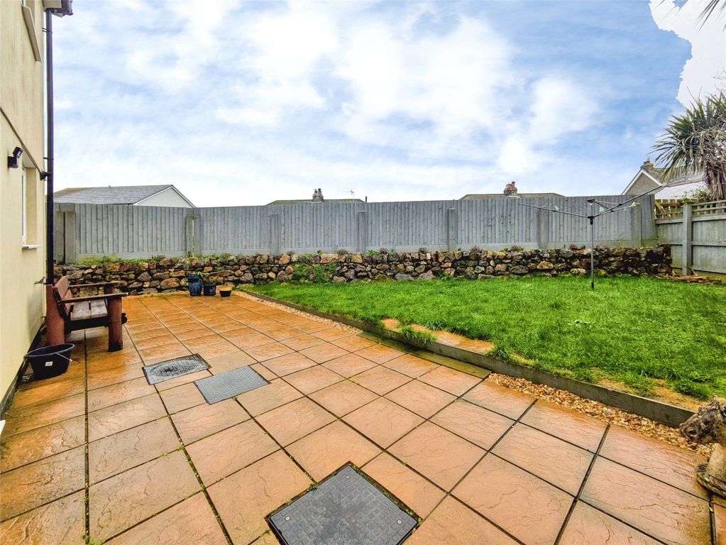 3 bed detached house for saleDavey Close, Redruth, Cornwall TR15 photo 5