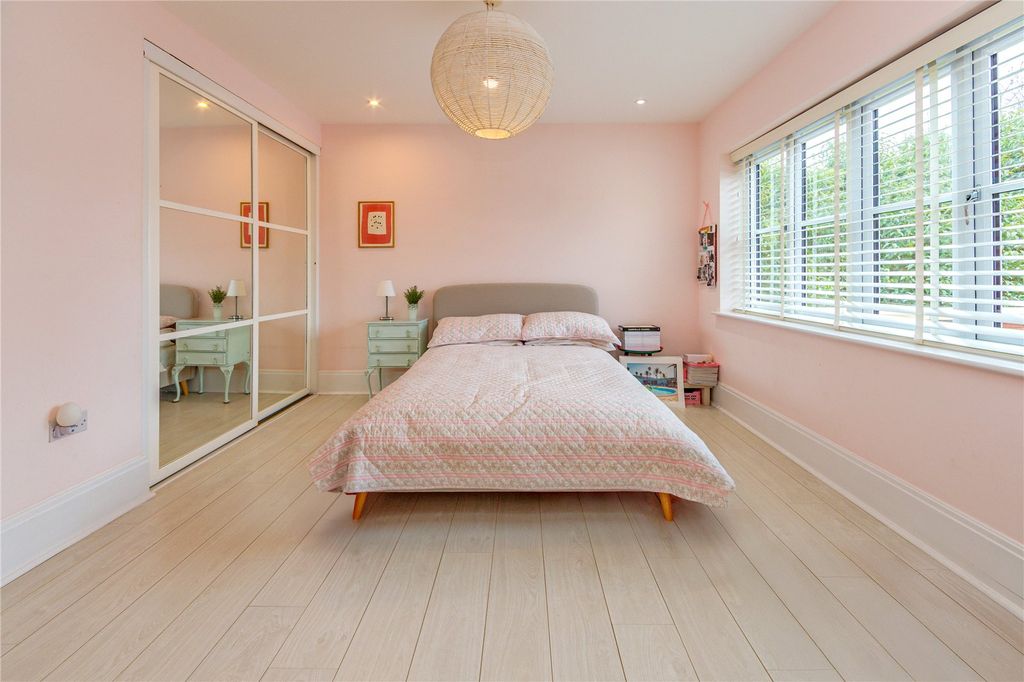 Additional image 23 of 6 bed detached house for saleViburnum Gate, Radlett, Hertfordshire WD7