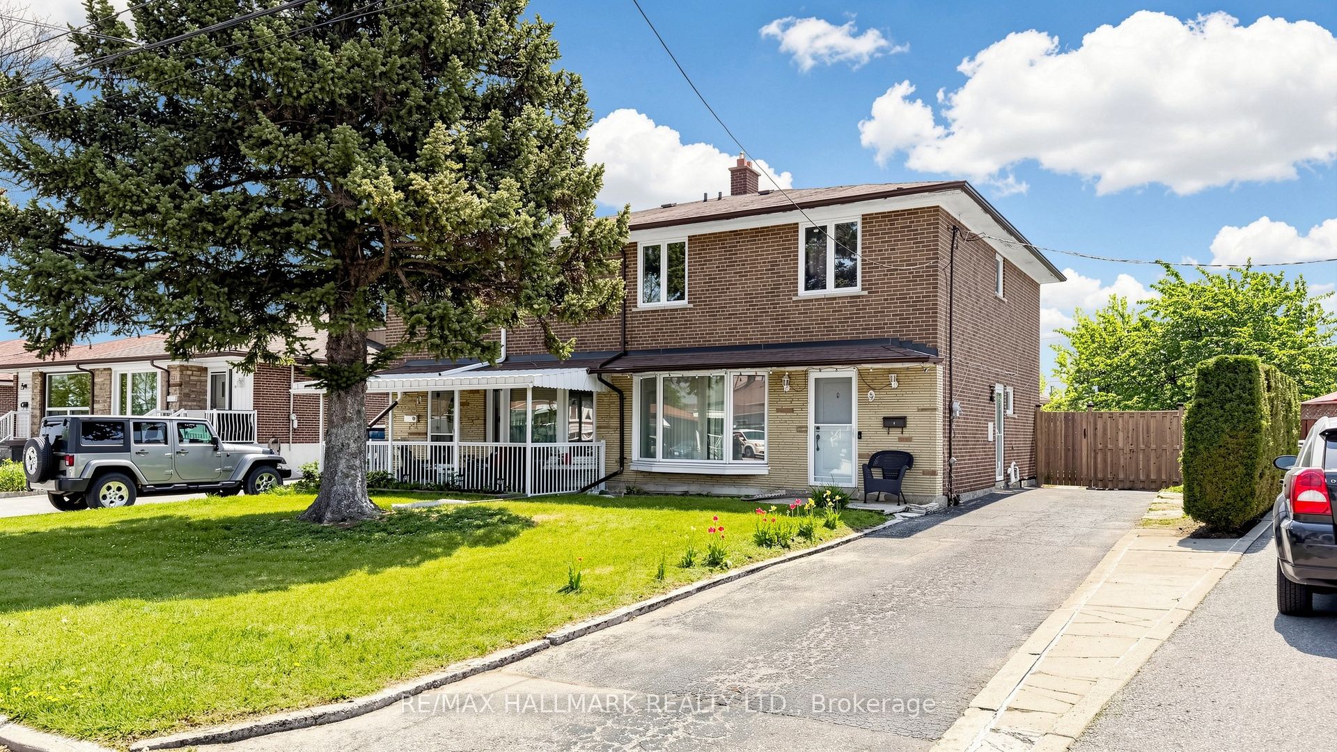9 Rubydale Gardens, Toronto, ON, M9L 1B8