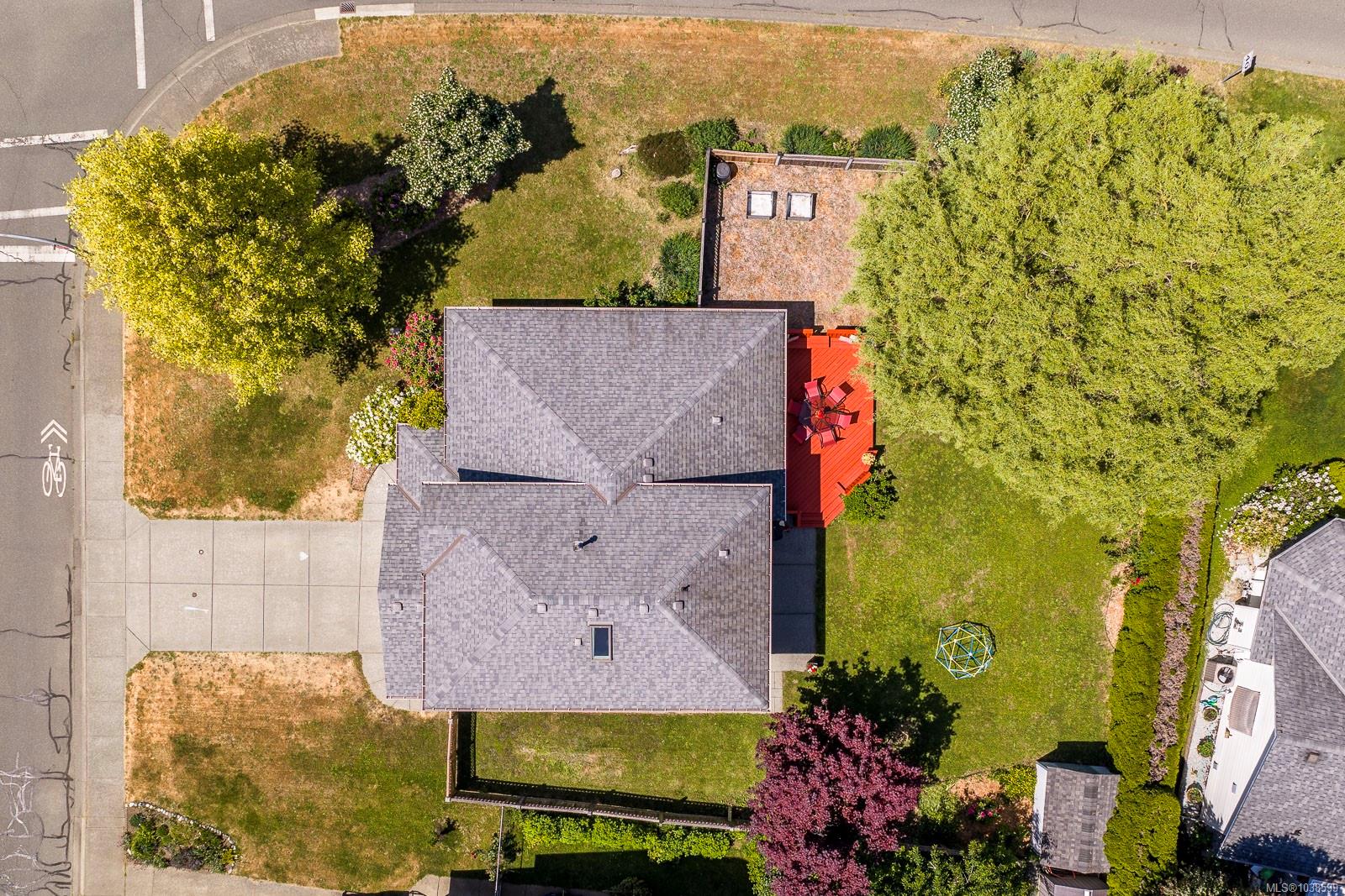 1802 Hawk Drive, Courtenay, BC, V9N 8S4 photo 3