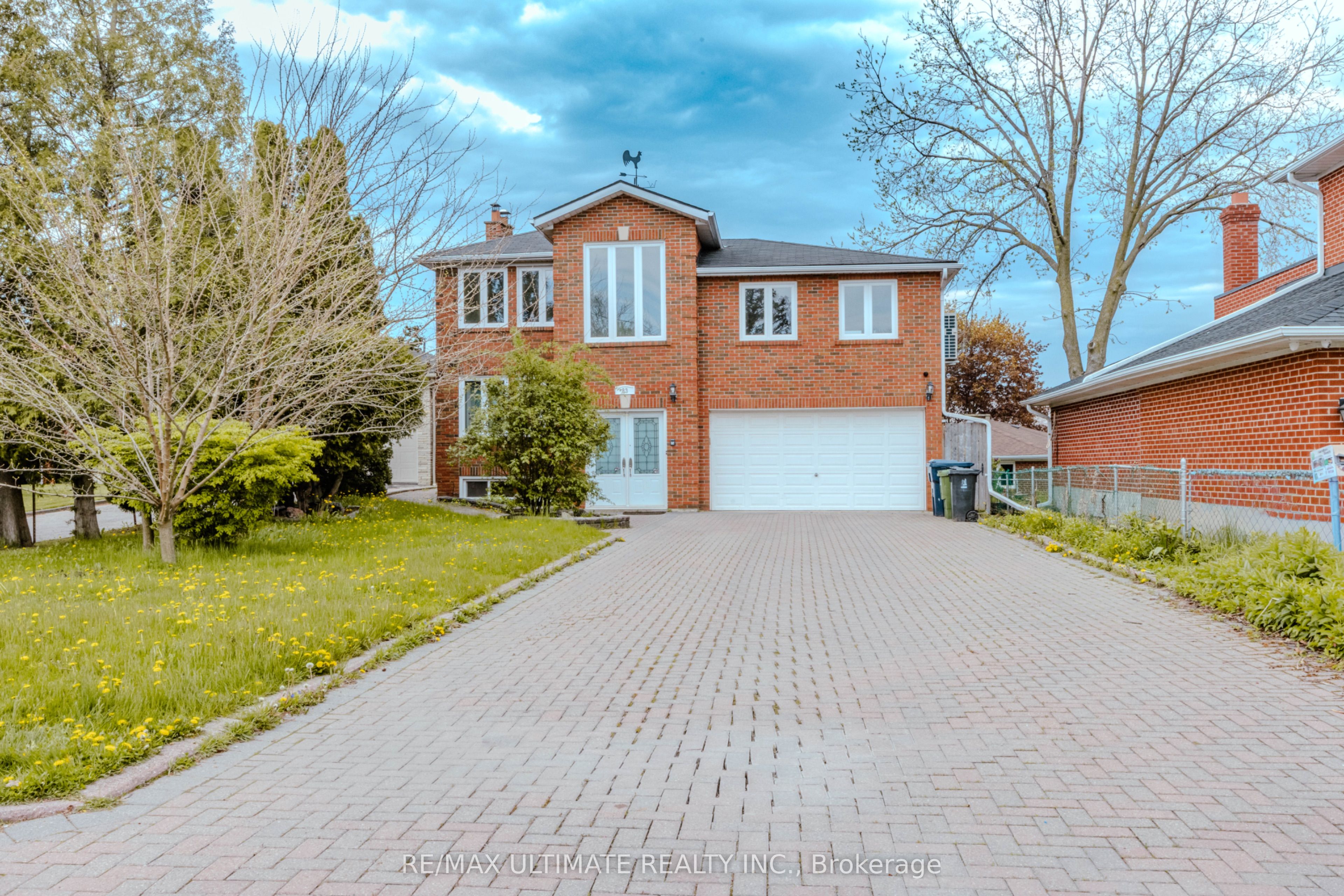Upper1-83 Burr Avenue, Toronto, ON, M6L 1V3