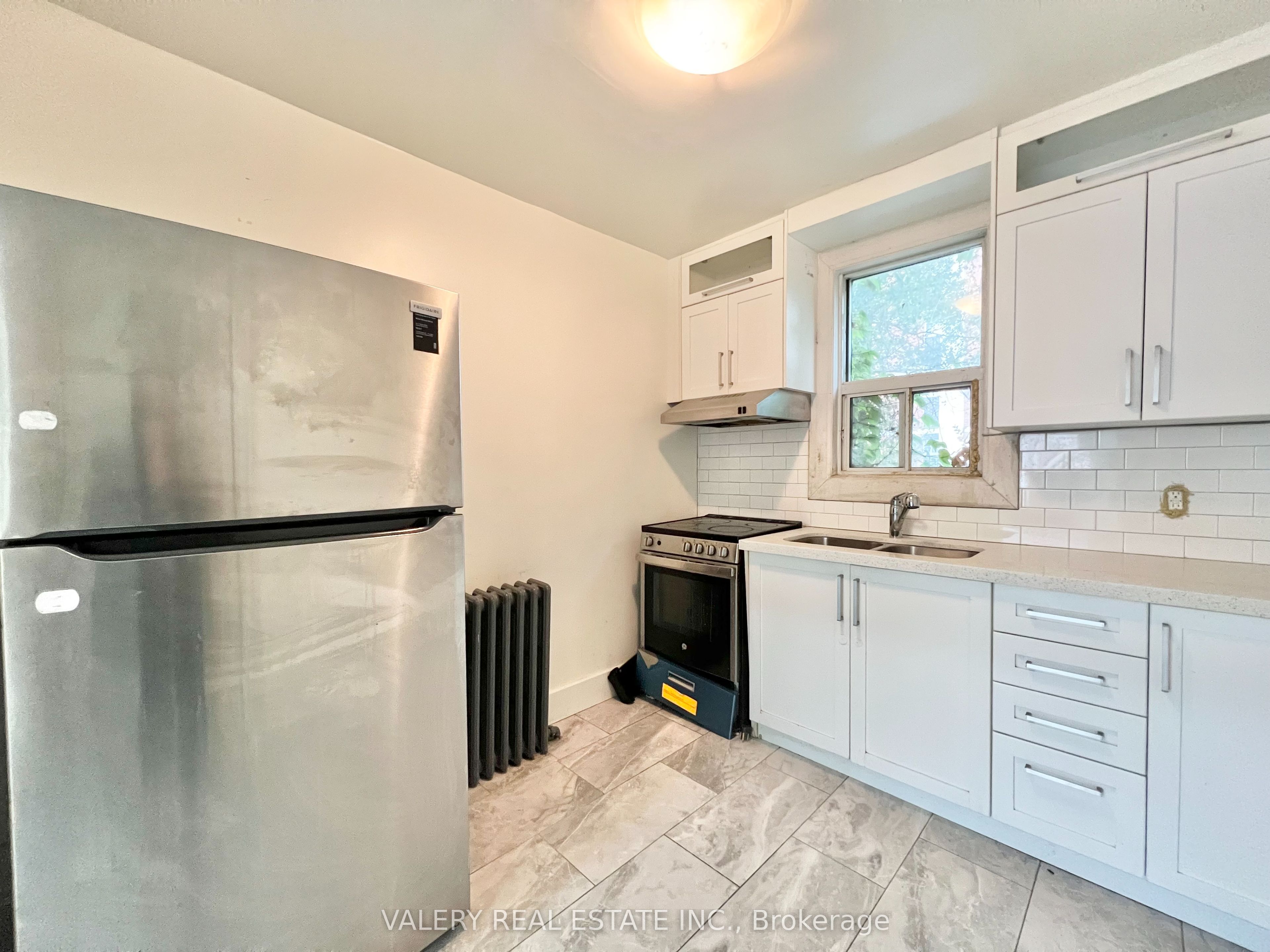 Additional image 2 of 4-15 Stavebank Road N, Mississauga, ON, L5G 2T2
