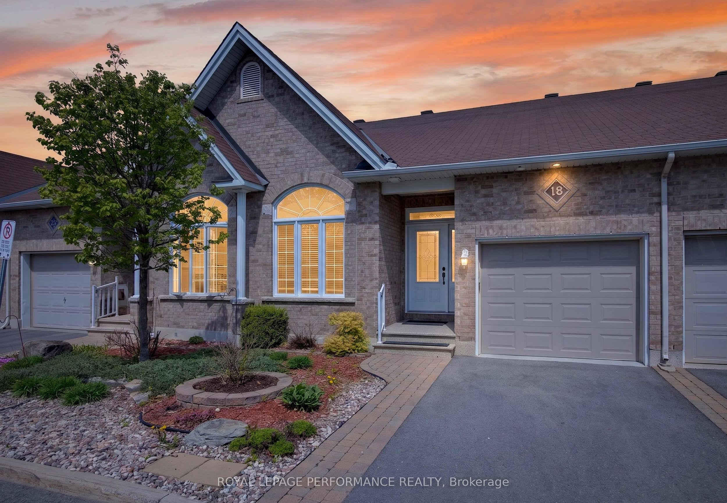 18 Chapelier Private, Ottawa, ON, K1E 3Y1