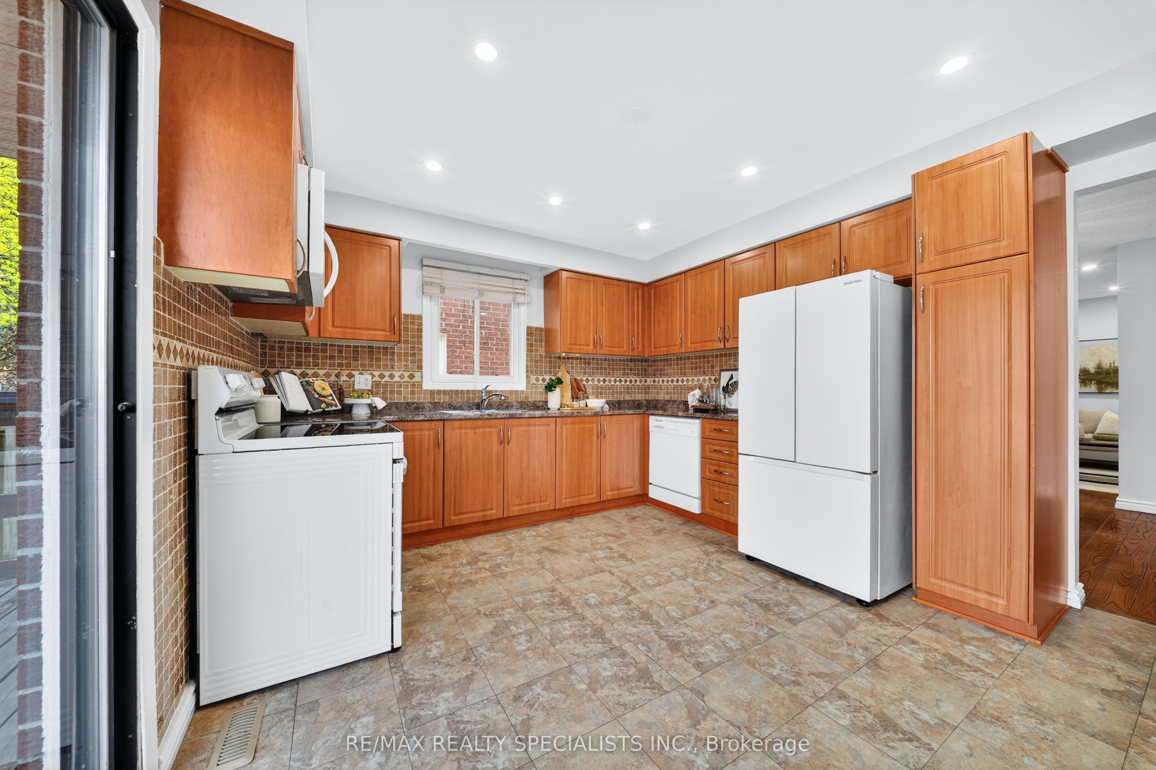 17 Payzac Avenue, Toronto, ON, M1E 5A7 photo 4