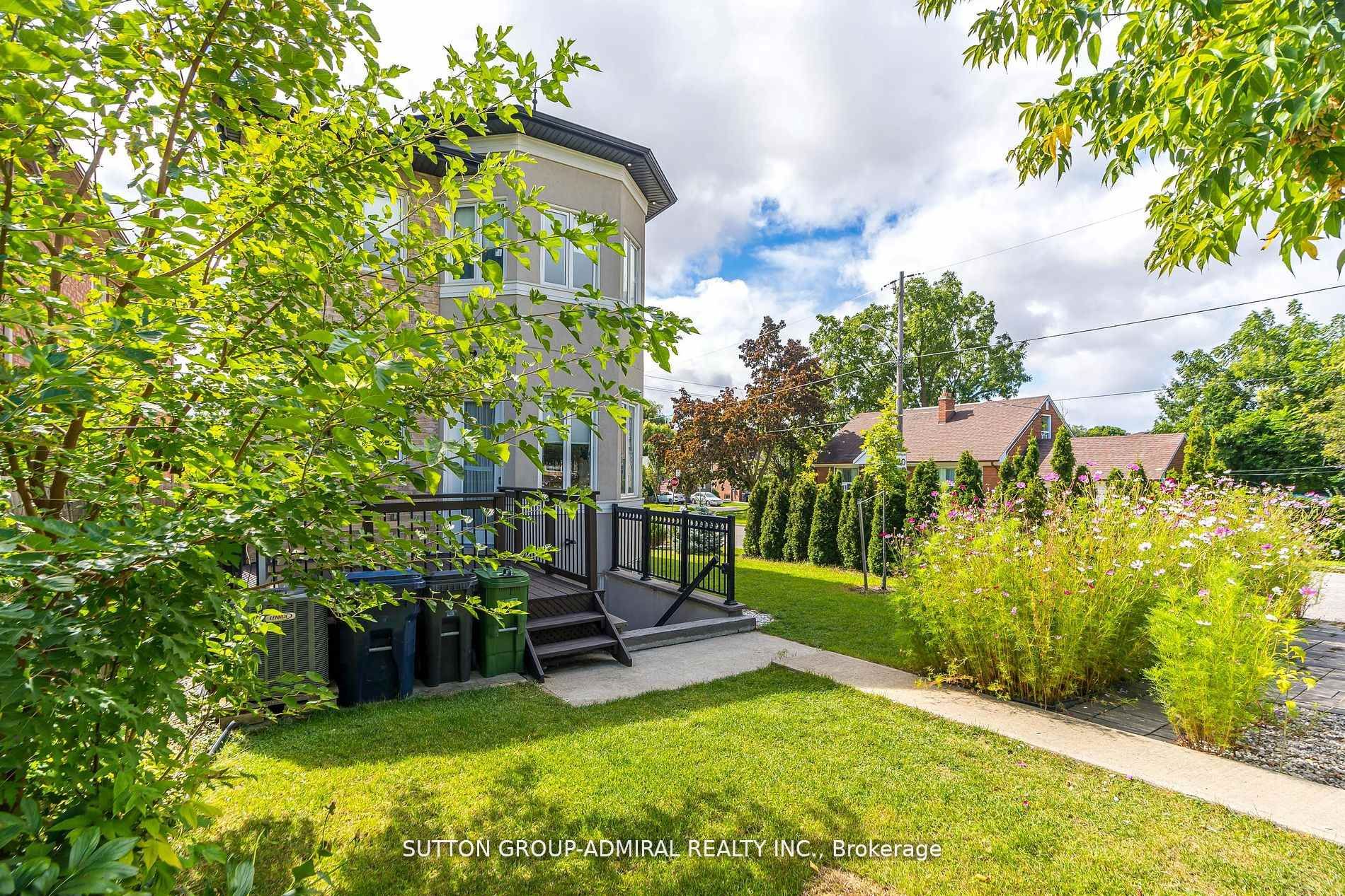 24 Ranee Avenue, Toronto, ON, M6A 1M6 photo 2