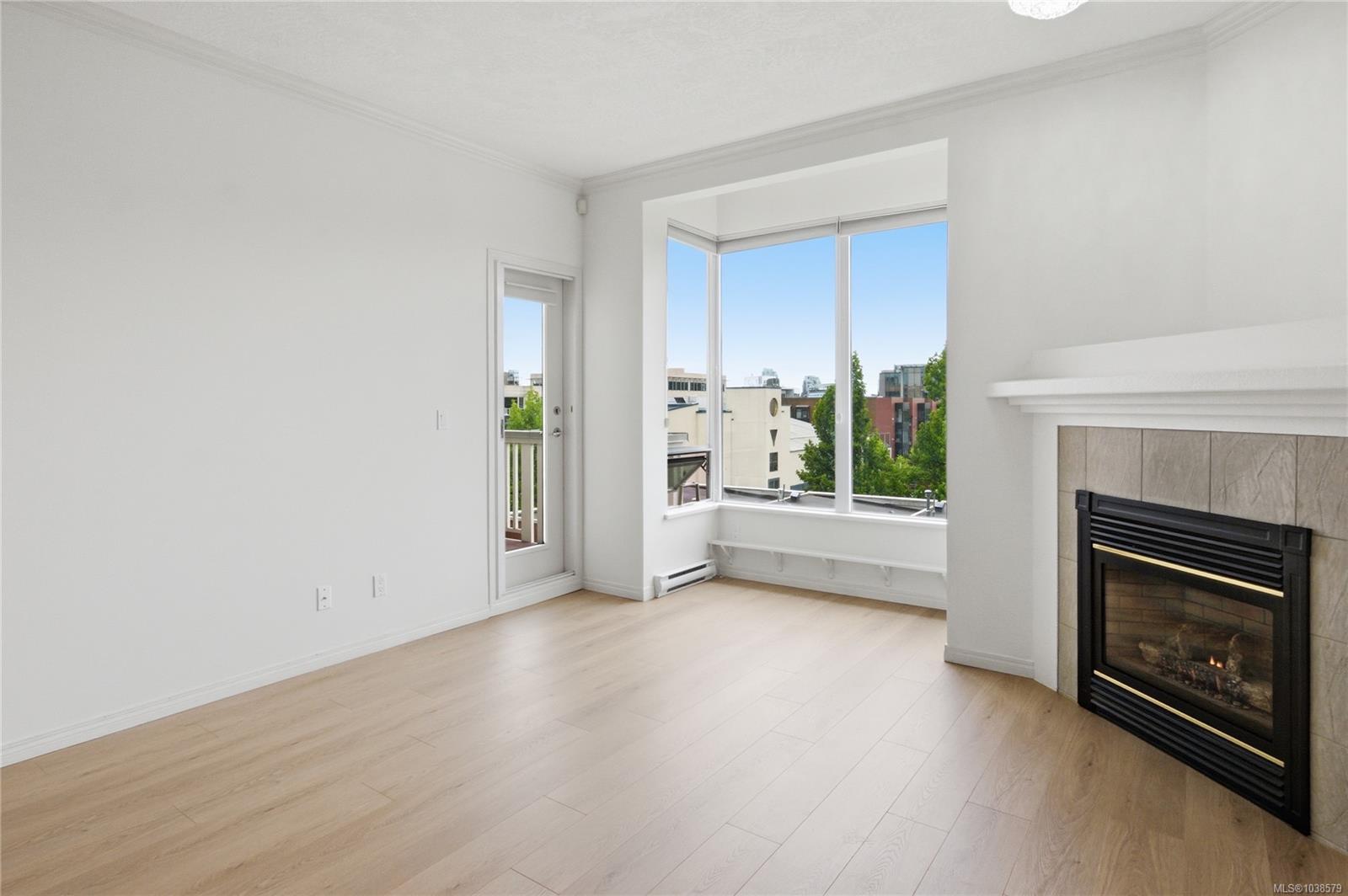 #409-380 Waterfront Crescent, Victoria, BC, V8T 5K3 photo 2