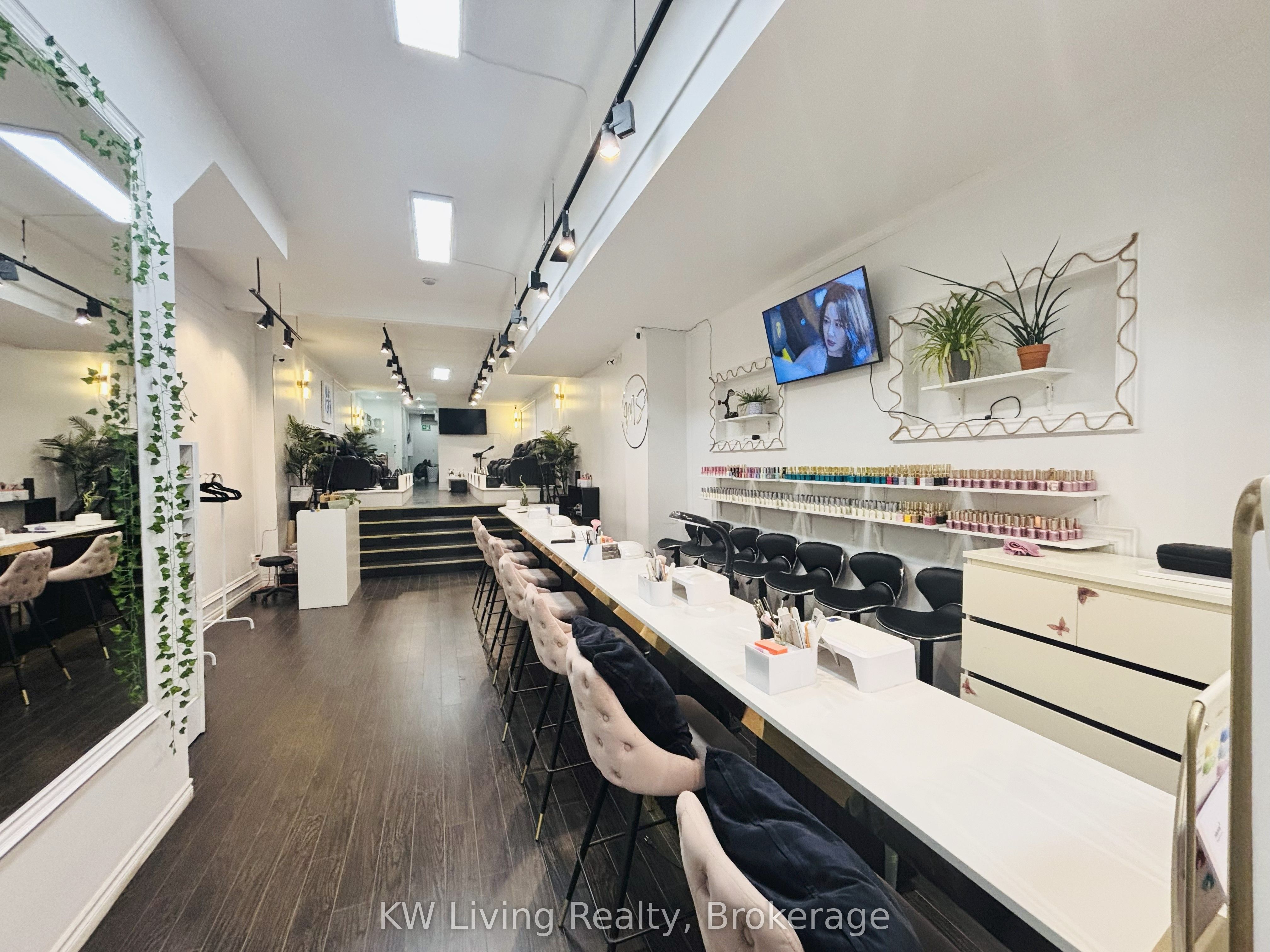 680 Queen Street W, Toronto, ON, M6J 1E5