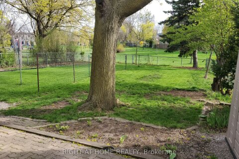 Additional image 8 of 1-169 Yorkview Drive, Toronto, ON, M2R 1K2