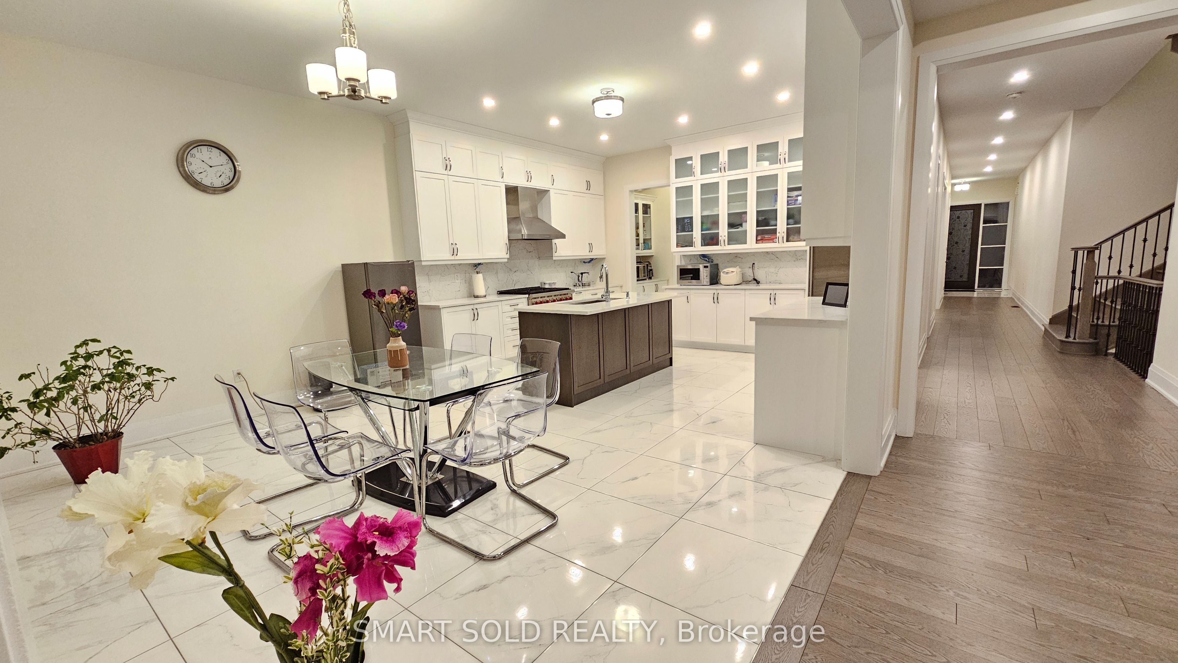 147 Hillsview Drive, Richmond Hill, ON, L4C 1T3 photo 2