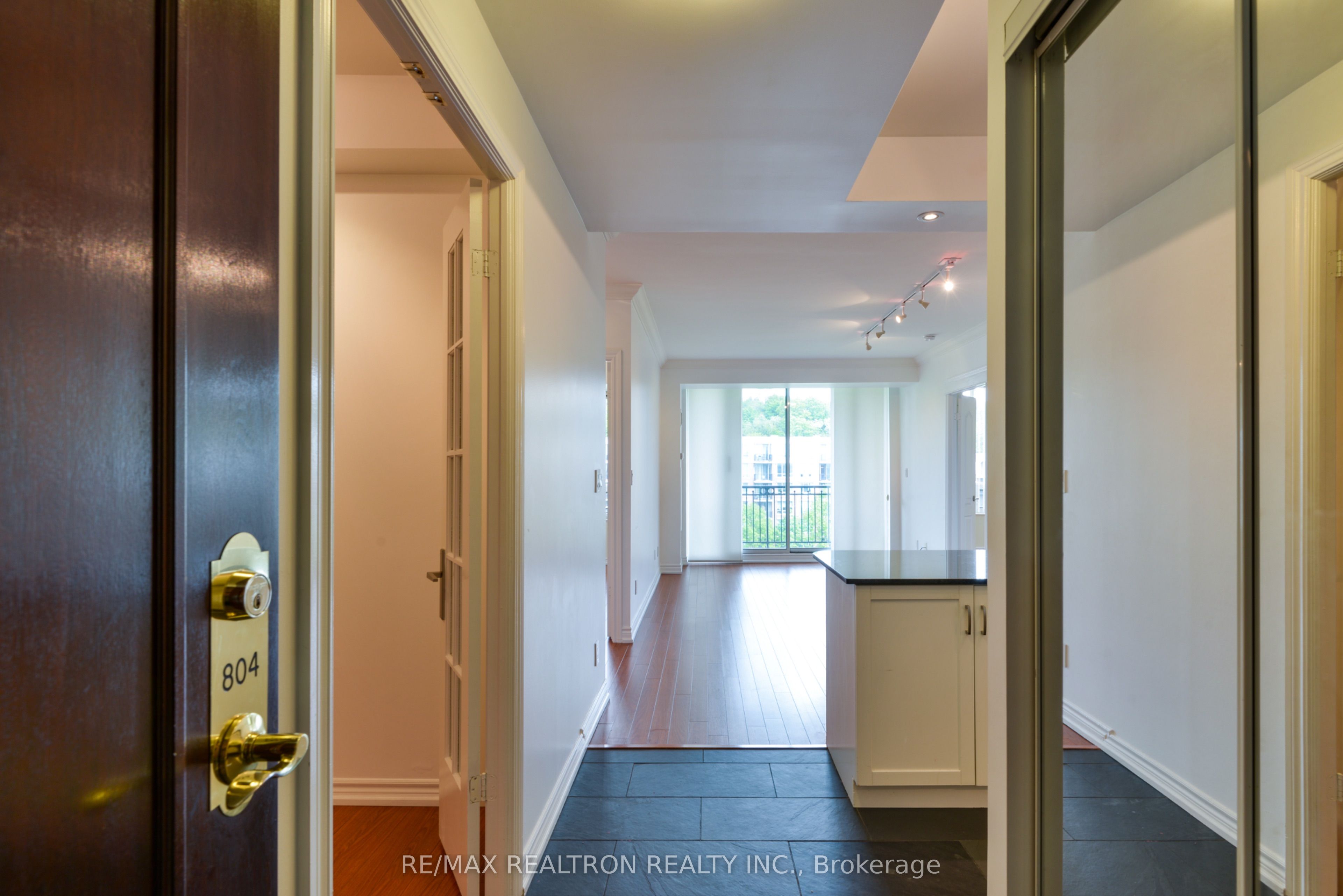 804-28 William Carson Crescent, Toronto, ON, M2P 2H1 photo 2