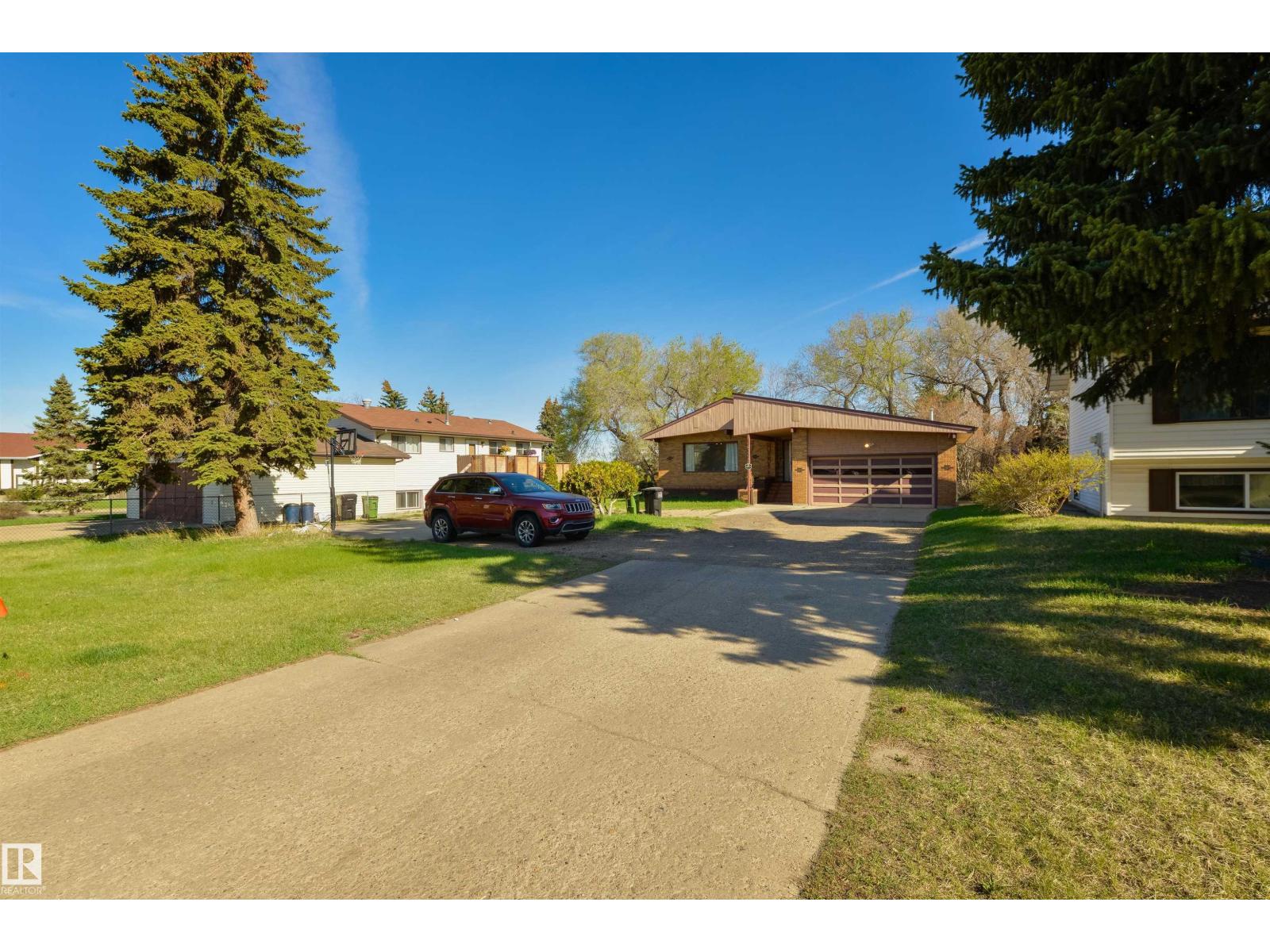 6134 37a Avenue NW, Edmonton, AB, T6L1H4