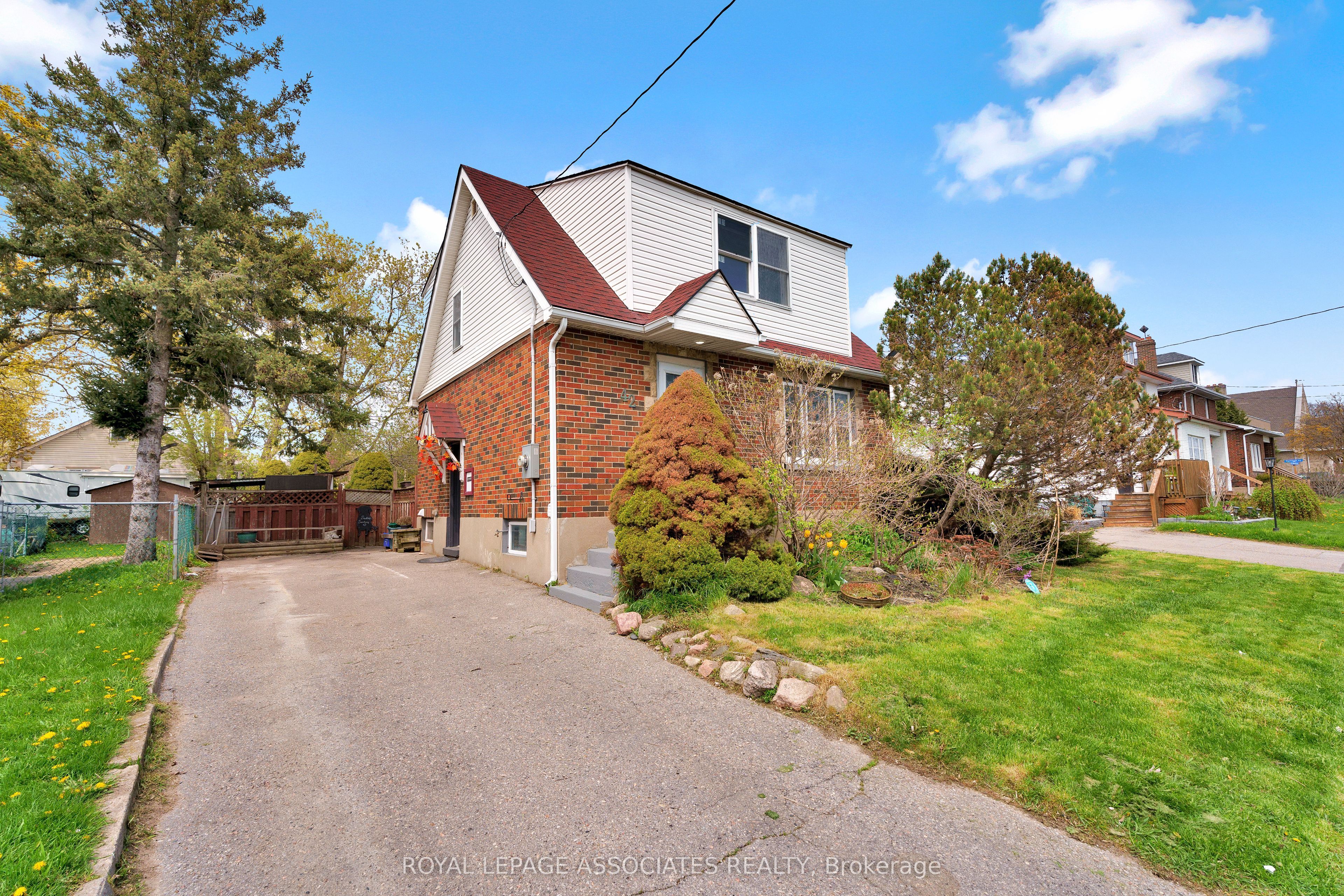 42 Rossland Road W, Oshawa, ON, L1G 2W1