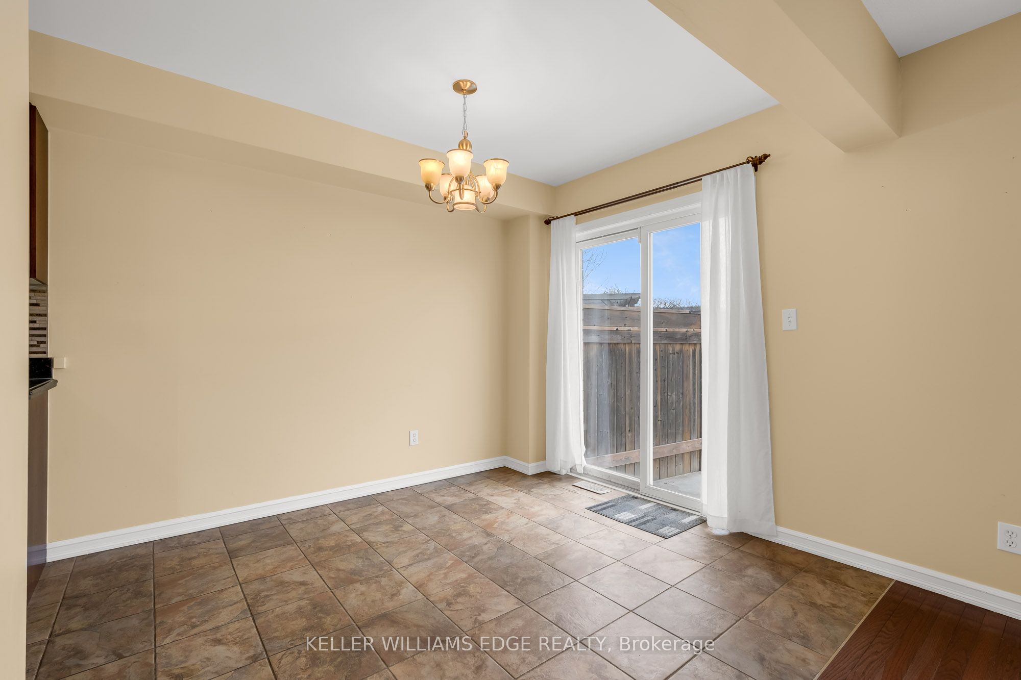 76 Cedarville Drive, Hamilton, ON, L8J 0A4 photo 2