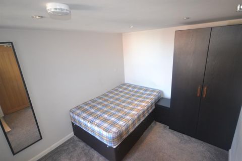 Prince Of Wales Avenue, Reading RG30, Room to rent