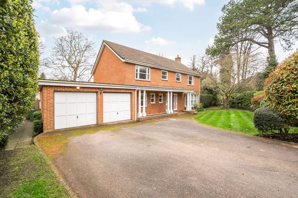 5 bed detached house for saleFriths Drive, Reigate RH2