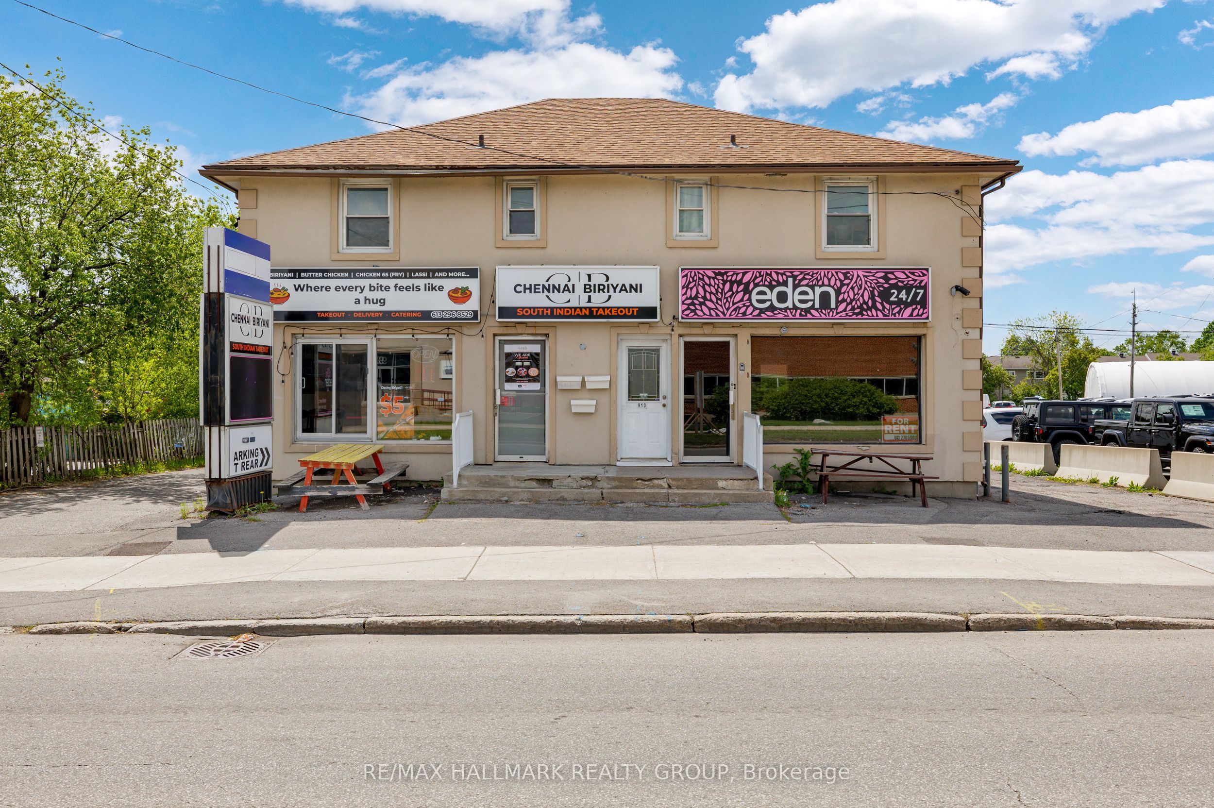 912 St Laurent Boulevard S, Ottawa, ON, K1K 3B3