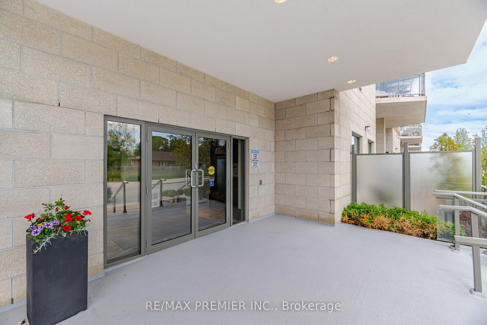 305-86 Woodbridge Avenue, Vaughan, ON, L4L 1L3 photo 2