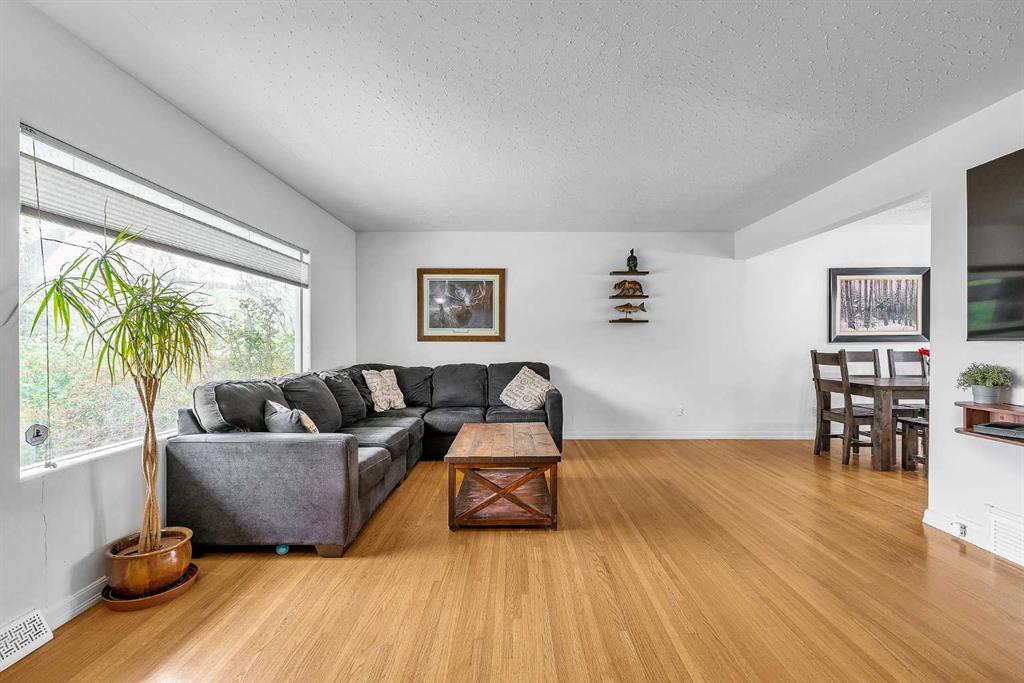 5935 Thornton Road NW, Calgary, AB, T2K 3C3 photo 5