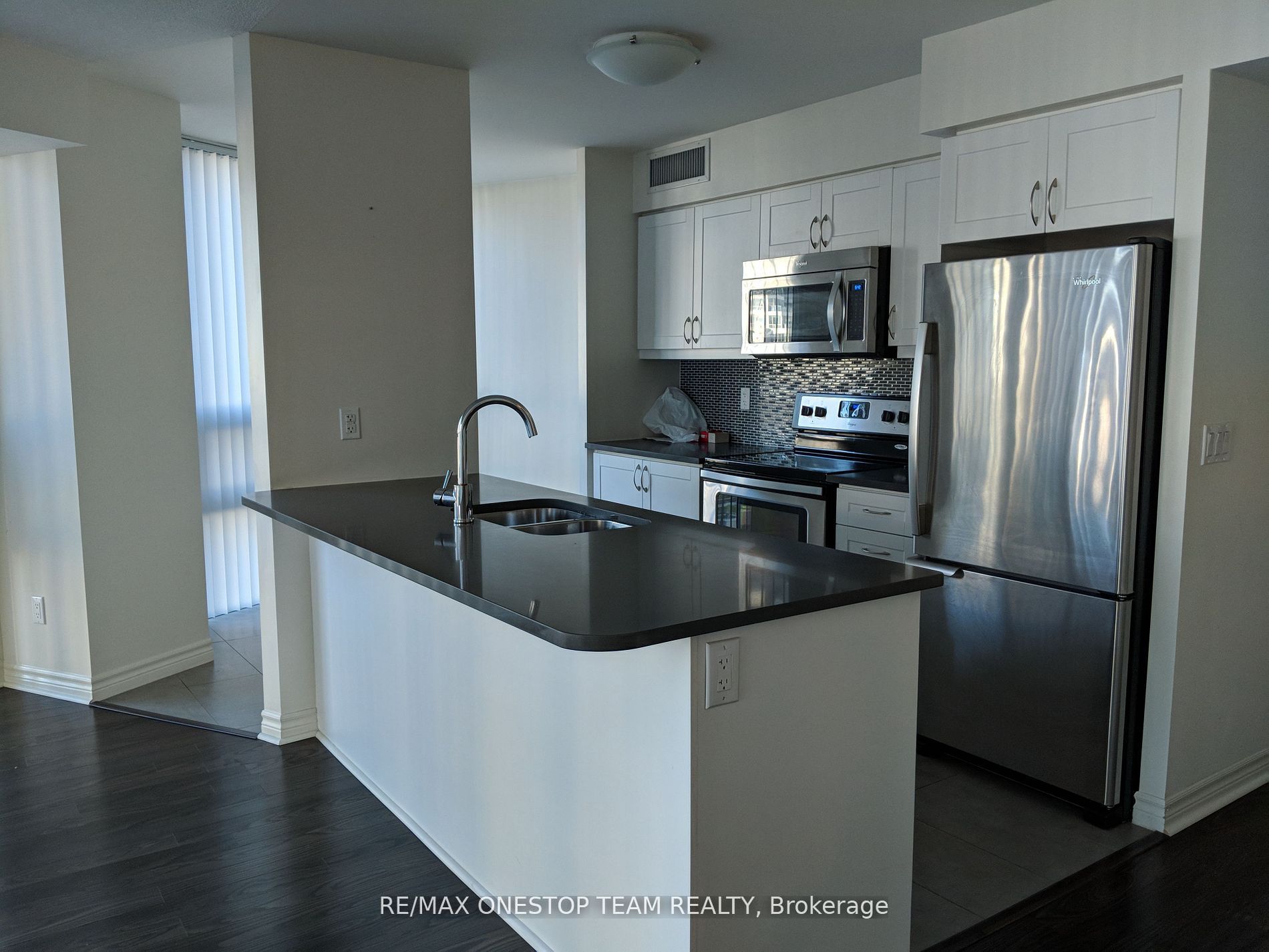 811-19 Grand Trunk Crescent, Toronto, ON, M5J 3A3 photo 5