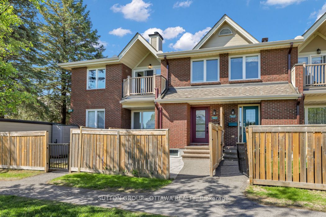 201-1835 Marsala Crescent, Ottawa, ON, K4A 2E5