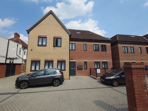 Gunnersbury Avenue, London W5