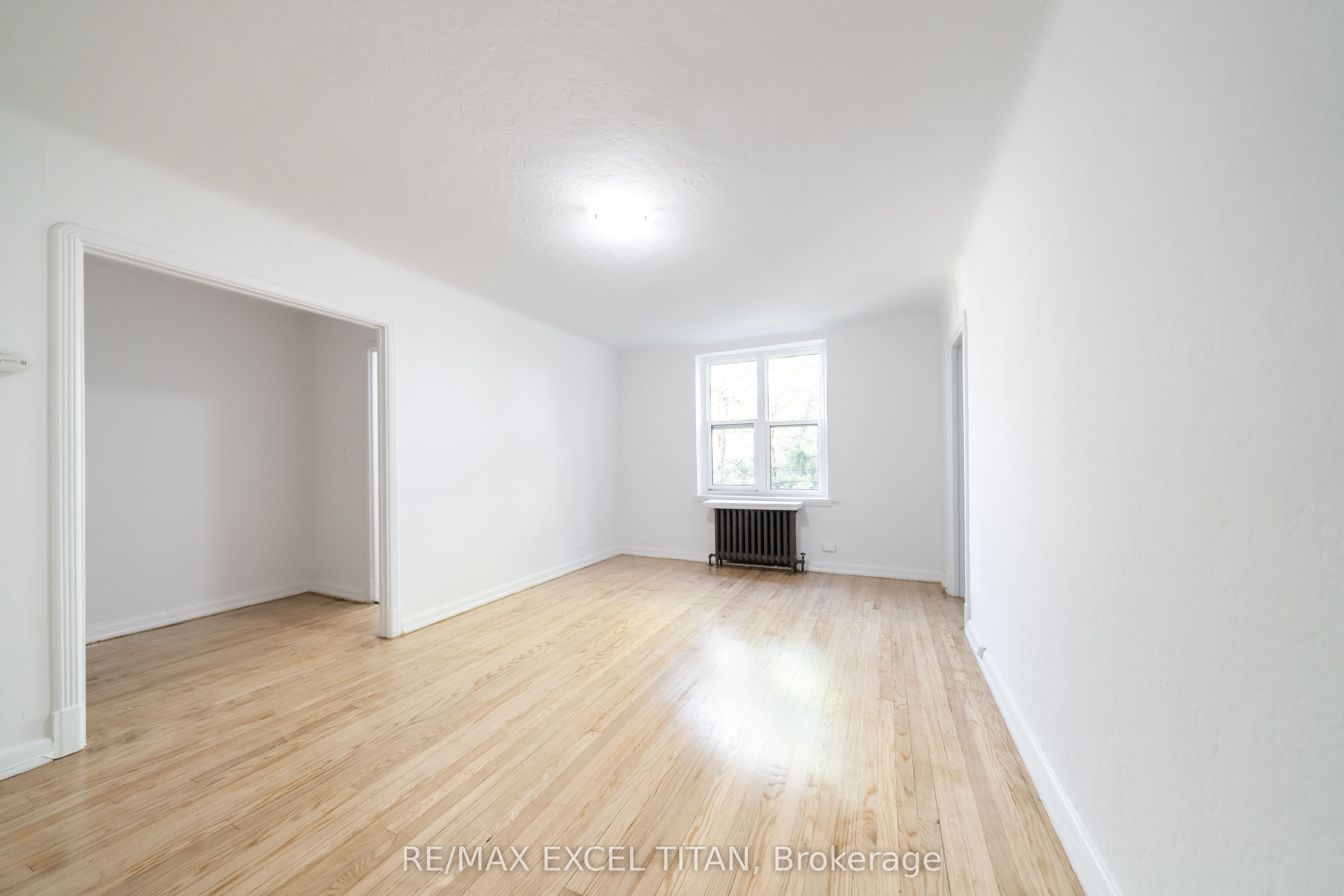 24-8 Mallory Gardens, Toronto, ON, M4V 2A6 photo 2