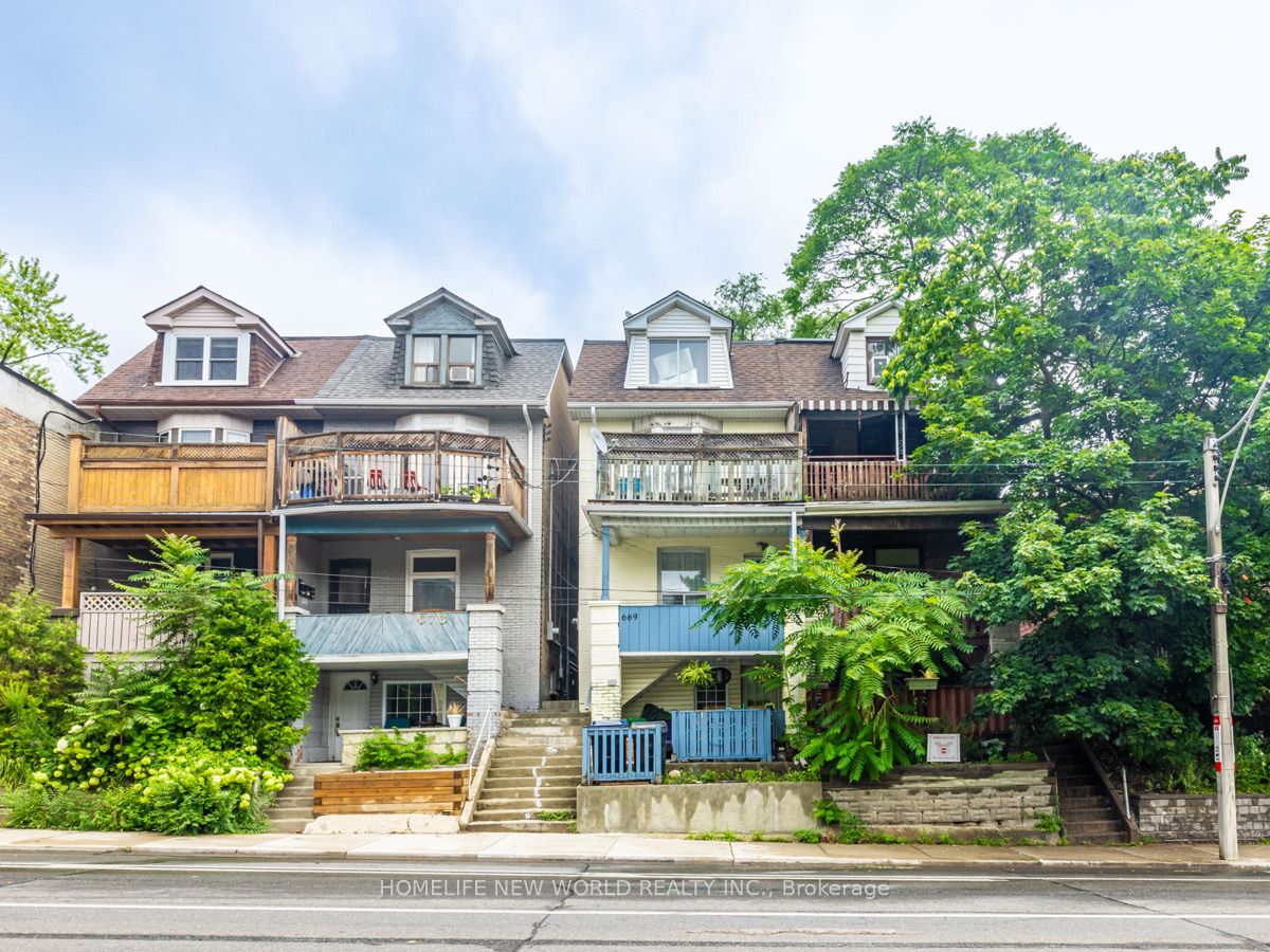 lower-669 Woodbine Avenue, Toronto, ON, M4E 2J3