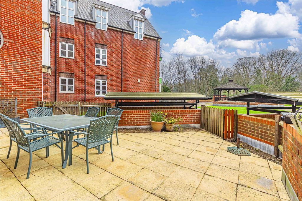 Additional image 2 of 2 bed flat for saleWatling Street, Radlett, Hertfordshire WD7